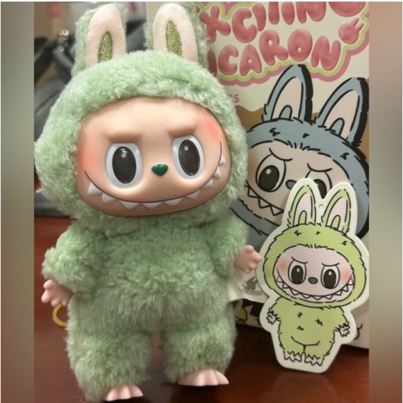 正規品 LABUBU エキサイティングマカロン Green Grape WTT] Labubu Green Grape Macaron Popmart, Hobbies & Toys